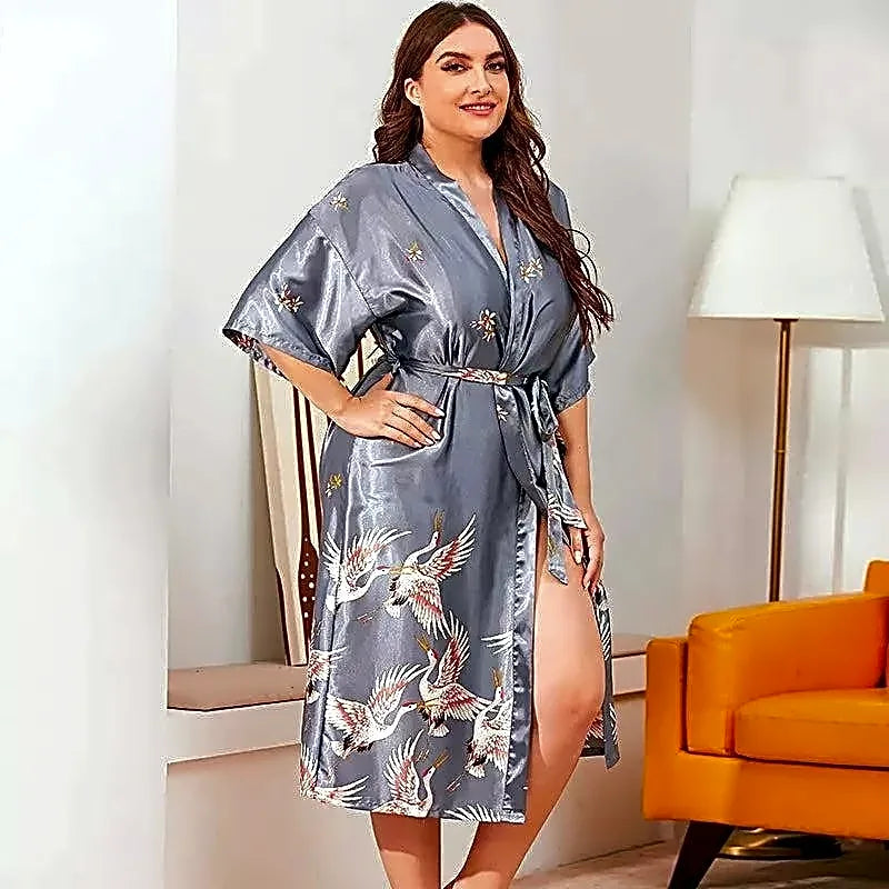 Damski szlafrok kimono z satyny w szarym kolorze, z japońskim wzorem żurawi, rozchylony
