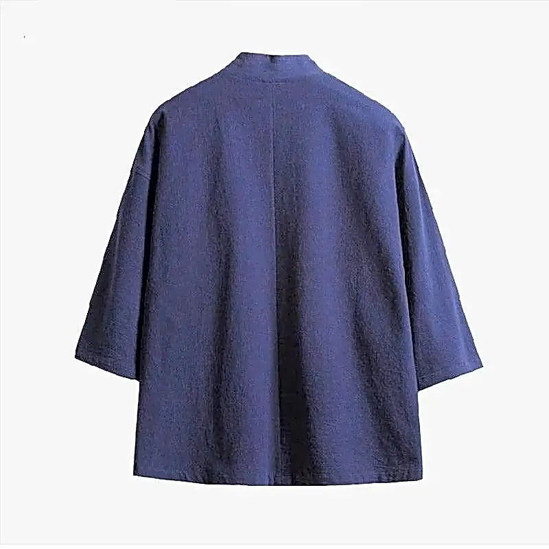 Tylny widok granatowej męskiej narzutki kimono z czystej bawełny, minimalistyczny design