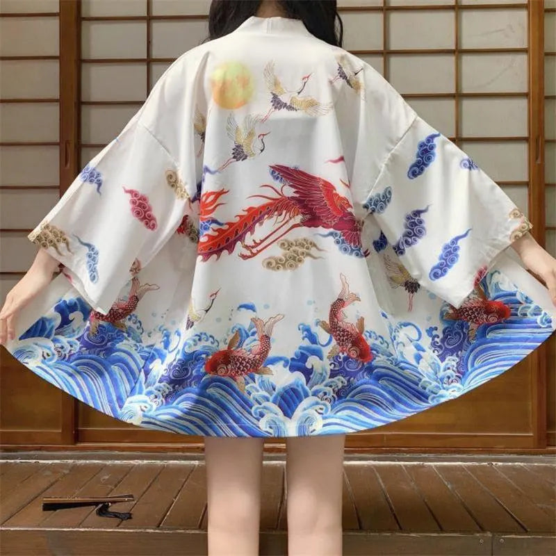 Japońska narzutka kimono vintage biała z feniksem, żurawiami i karpiami koi, widok z tyłu